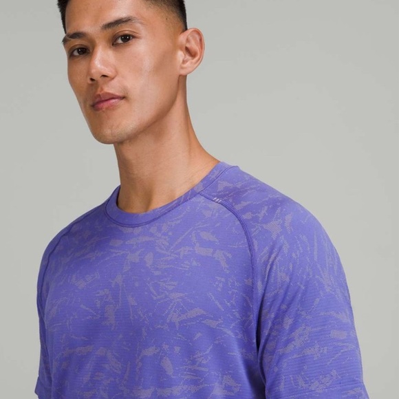 Lululemon Metal Vent Tech Short Sleeve Shirt 2.0
Block Floral Prosecco - Picture 4 of 8